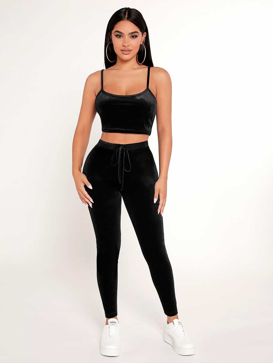 SHEIN PETITE Set Top de tirantes corto de terciopelo con Leggings - Negro - Ver 1