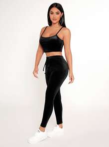SHEIN PETITE Set Top de tirantes corto de terciopelo con Leggings - Negro - Ver 5