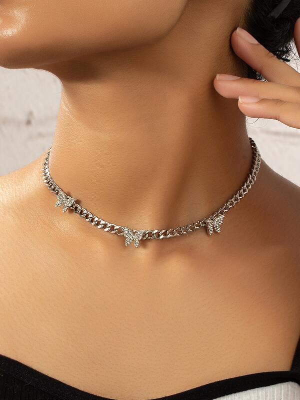 Collier à strass à détail papillon