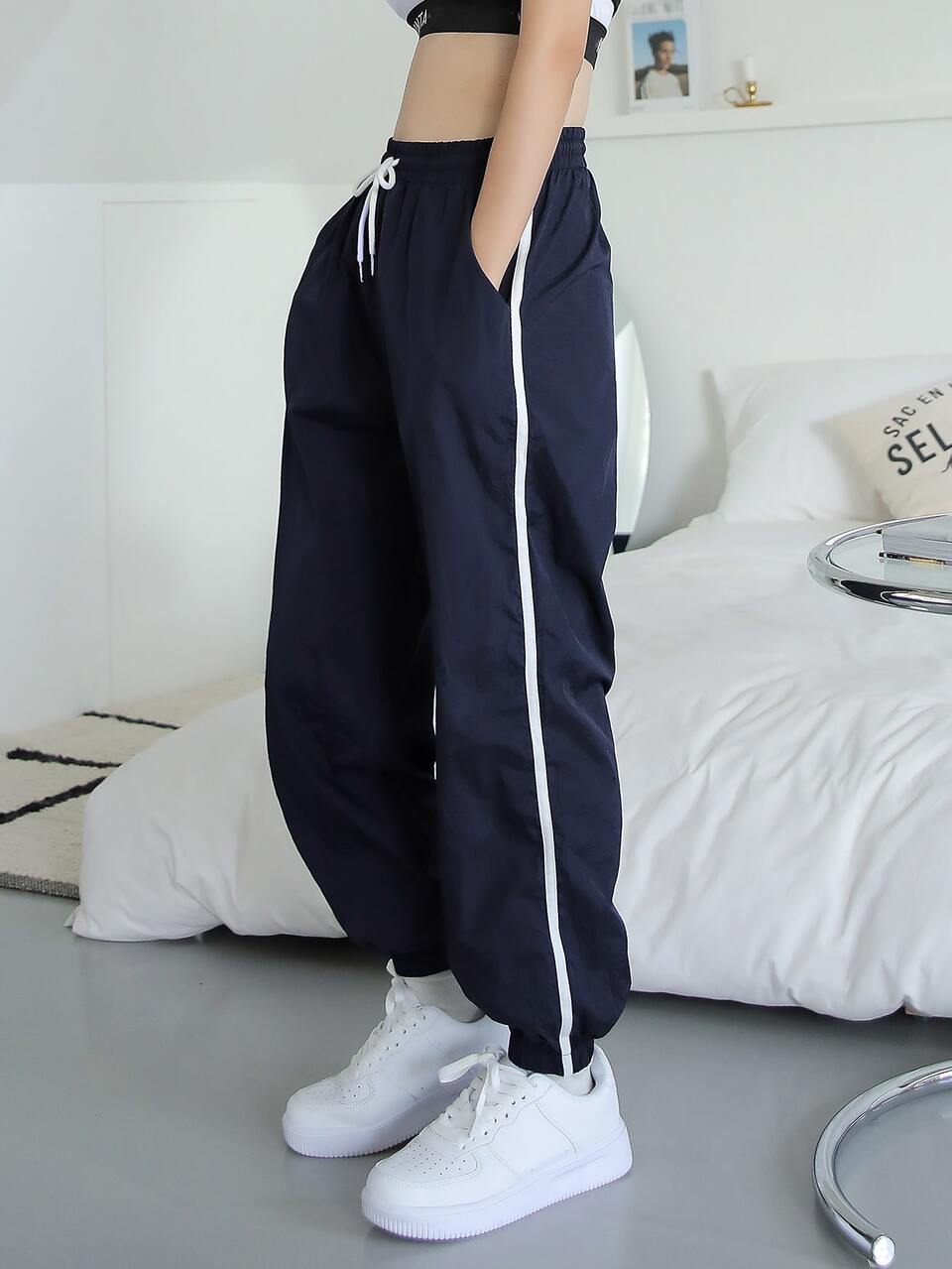 Contrast Tape Drawstring Waist Joggers