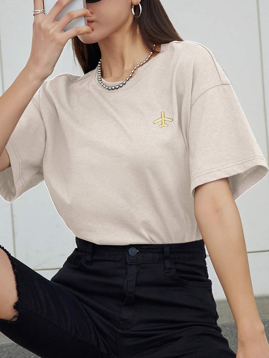 DAZY Áo thun thêu hình máy bay thả vai - Màu Khaki - Xem 1