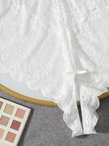 大碼前蝴蝶結貝殼邊蕾絲無襠性感緊身連體衣 - 白色 - 查看 4