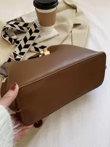 时尚百搭复古风斜挎包，小众设计，纯色，简约轻巧，可调节肩带水桶包，几何肩带单肩包，适合上班、通勤、外出、约会、逛街（肩带图案随机）。 - 棕色 - 查看 7