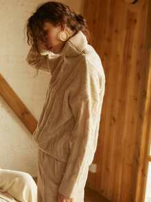 Knit Mix 法式时尚休闲超大针织毛衣，优雅高领套头衫，采用绞花针织设计，秋冬时尚主打返校秋季女装秋季