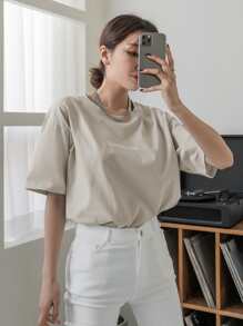 DAZY Đồ họa Chữ cái Áo thun Thả vai - Màu Khaki - Xem 1