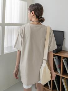 DAZY Đồ họa Chữ cái Áo thun Thả vai - Màu Khaki - Xem 2