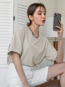 DAZY Đồ họa Chữ cái Áo thun Thả vai - Màu Khaki - Xem 4