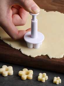 4pcs Flower Shaped Cookie Mold, Small White Flower Biscuit Press Mold For Baking - White - View 3