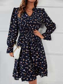 Breezaya 滿版印花缺口V領腰部打褶連衣裙