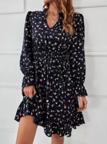 Breezaya 滿版印花缺口V領腰部打褶連衣裙