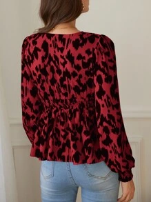 SHEIN Frenchy 交疊領抽褶袖口滿版印花荷葉邊下擺襯衫 - 紅色 - 查看 5