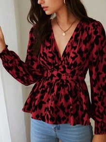 SHEIN Frenchy 交疊領抽褶袖口滿版印花荷葉邊下擺襯衫 - 紅色 - 查看 6