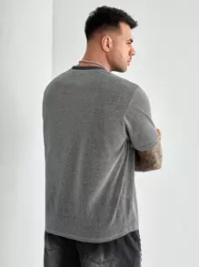 Manfinity VCAY Men Plus Letter Graphic Glitter Tee - Grey - View 2