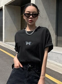 DAZY تي شيرت بتفاصيل تطريز فراشة و اكتاف عريضة