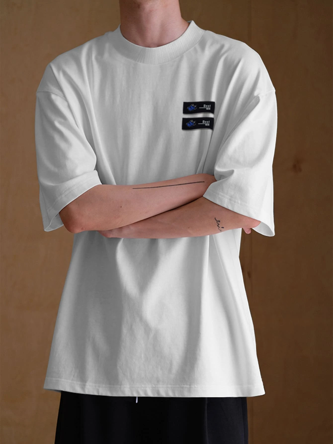 Manfinity Hypemode Tops Nam Đắp vá Lá thư Giải trí - trắng - Xem 1