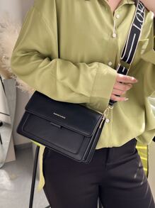 Bolsa cuadrada con estampado de letra con solapa - Negro - Ver 5