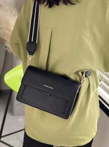 Bolsa cuadrada con estampado de letra con solapa - Negro - Ver 2