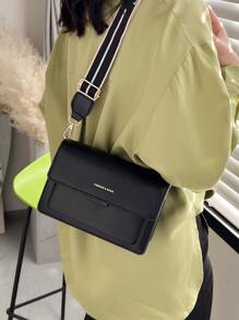 Bolsa cuadrada con estampado de letra con solapa - Negro - Ver 3