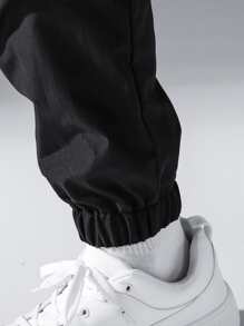 Manfinity Hypemode Men Slogan Graphic Grommet Detail Flap Pocket Drawstring Cargo Trousers - Black - View 3