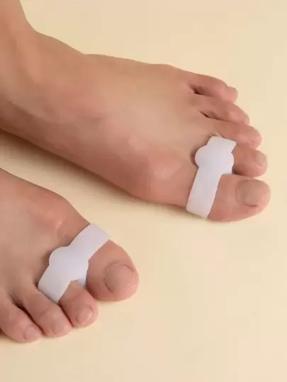 1 对肤色大脚趾保护套，男女通用