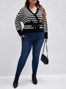 SHEIN LUNE 大碼條紋圖案拼接邊雙排釦腰帶開襟衫 - 黑與白 - 查看 5