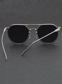 gafas de moda decorativas de moda con barra metálica superior y diseño geométrico, elegantes para usar al aire libre en todas las estaciones. Accesorios de gafas de moda ideales para look de calle y combinar con suéter, chaqueta, sudadera con capucha, pantalón y pantalón cargo, para el verano, la playa, viajes y actividades al aire libre. - Plateado - Ver 2