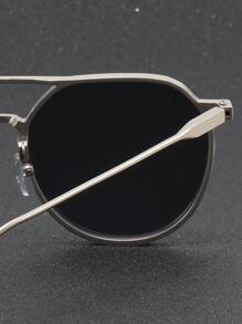 gafas de moda decorativas de moda con barra metálica superior y diseño geométrico, elegantes para usar al aire libre en todas las estaciones. Accesorios de gafas de moda ideales para look de calle y combinar con suéter, chaqueta, sudadera con capucha, pantalón y pantalón cargo, para el verano, la playa, viajes y actividades al aire libre. - Plateado - Ver 5