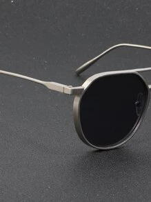 gafas de moda decorativas de moda con barra metálica superior y diseño geométrico, elegantes para usar al aire libre en todas las estaciones. Accesorios de gafas de moda ideales para look de calle y combinar con suéter, chaqueta, sudadera con capucha, pantalón y pantalón cargo, para el verano, la playa, viajes y actividades al aire libre. - Plateado - Ver 6