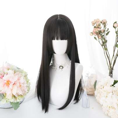 alicegarden 这款22英寸长的合成假发，拥有自然直发造型，迷人的黑棕色。它采用刘海设计，并使用耐热纤维制成，确保经久耐用。这款假发非常适合日常佩戴，也适合派对、角色扮演和聚会等场合，能够打造自然逼真的效果，也是送给女性的理想礼物。