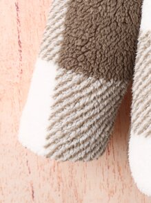 SHEIN 女孩大方格圖案絨毛外套