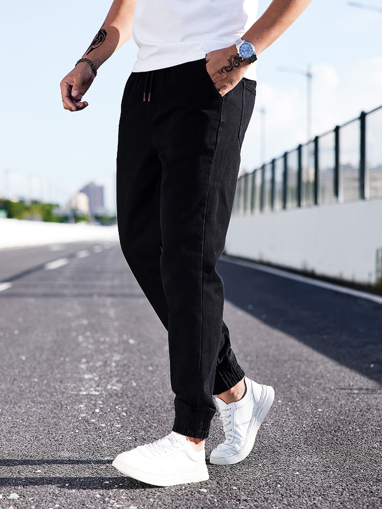 جينز رياضي رجالي بخصر أربطة مصنوع من القطن بقصة مس...