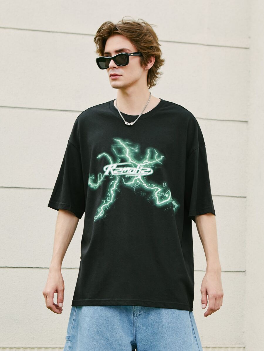 Camiseta de hombros caídos con estampado de letra y relámpago - Negro - Ver 1