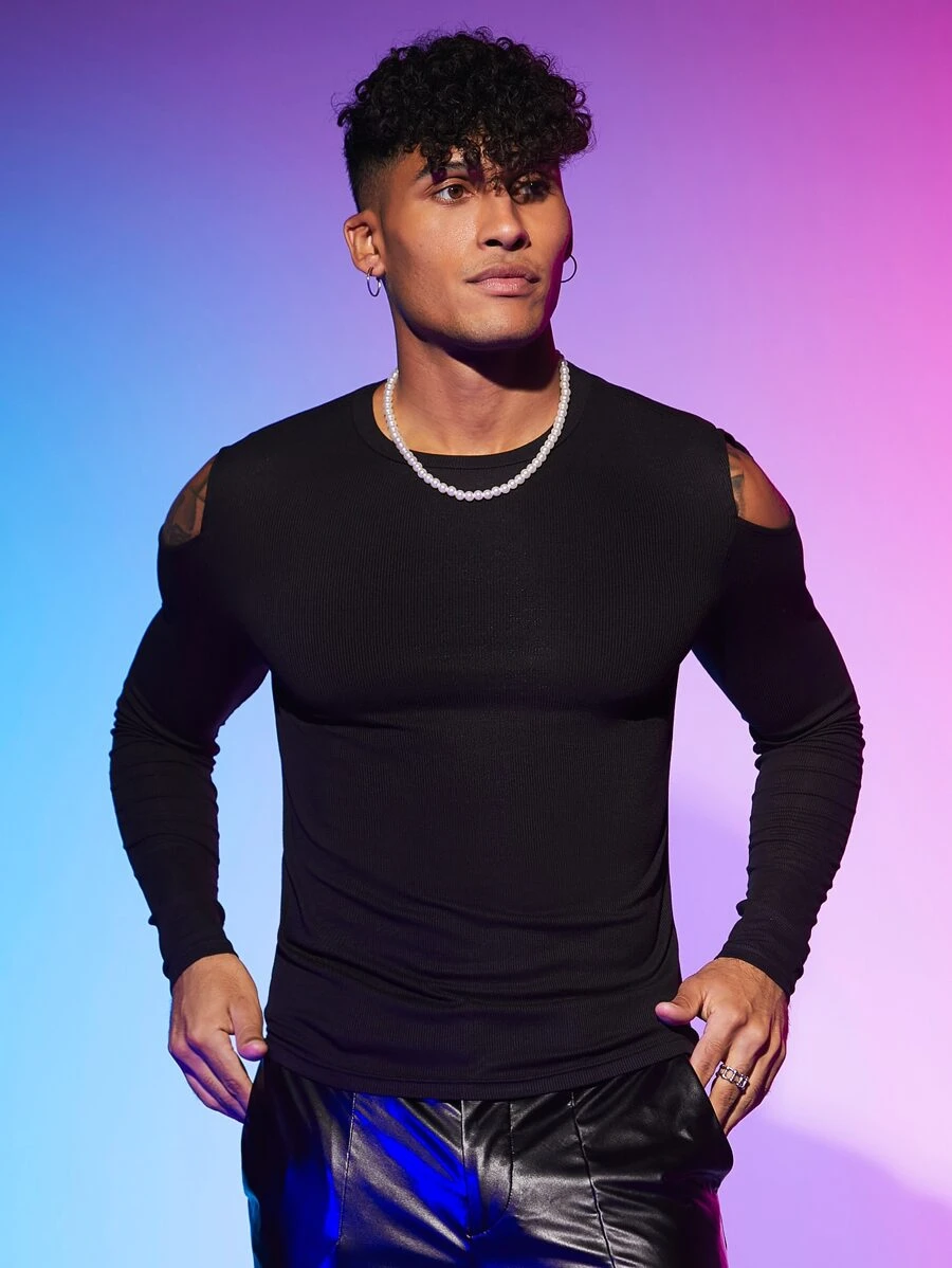 Manfinity RebelGame Men Cold Shoulder Solid Tee - Black - View 1