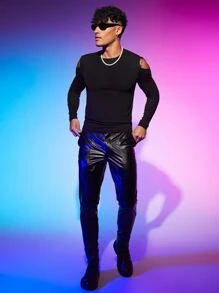 Manfinity RebelGame Men Cold Shoulder Solid Tee - Black - View 4