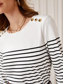 SHEIN Frenchy 條紋圖案紐扣細節T恤 - 白色 - 查看 3
