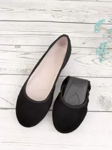 Schwarze minimalistische Slip On Flats für Damen, Ballerinas in Wildlederoptik mit runder Zehenpartie
