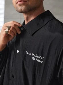 Manfinity Áo khoác Nam Túi Nút phía trước Lễ Các Thánh Slogan Giải trí - màu đen - Xem 5