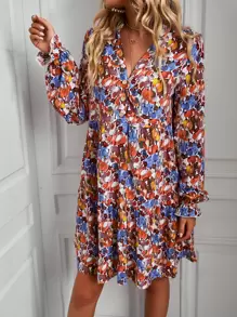 SHEIN Holidaya 缺口领口荷叶边下摆娃娃裙度假海滩装女款 - 彩色 - 查看 3