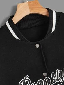 ROMWE Cazadora de universidad con letra de color combinado con botón delantero - Blanco y Negro - Ver 3