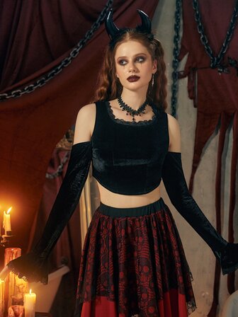 Camiseta con encaje en contraste de hombros descubiertos de terciopelo