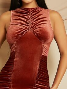 Vestido ajustado fruncido con cremallera trasera de terciopelo - Rosa Roja - Ver 4