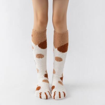 카툰 발톱 패턴 퍼지 종아리 양말
