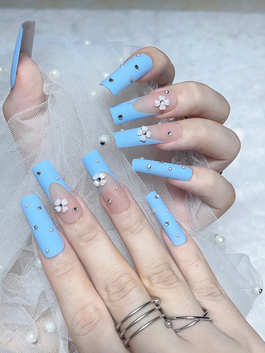 轉換你指甲片帶24入組長款棺材藍色法語水鑽花朵裝飾假指甲和1入組指甲銼和1張膠帶 - 淺藍色 - 查看 1