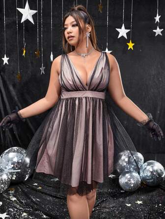 Vestido de lunares dorados con malla de cuello profundo