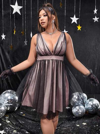 Kleid mit Punkt Netz-Overlay, tiefem Ausschnitt