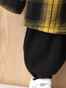 男嬰格紋補丁貼口袋連帽襯衫和運動褲