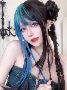 alicegarden 1 件合成耐热、长直发假发，多色假发，带刘海，28 英寸长，全机器编织日常自然逼真假发圣诞装饰新年 Y2k 圣诞装饰礼物闪购派对闪购特价（不包括配饰） - 彩色 - 查看 1