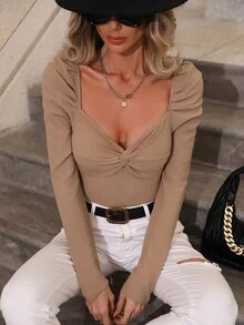 雞心領口前扭結T恤 - 卡其色 - 查看 4