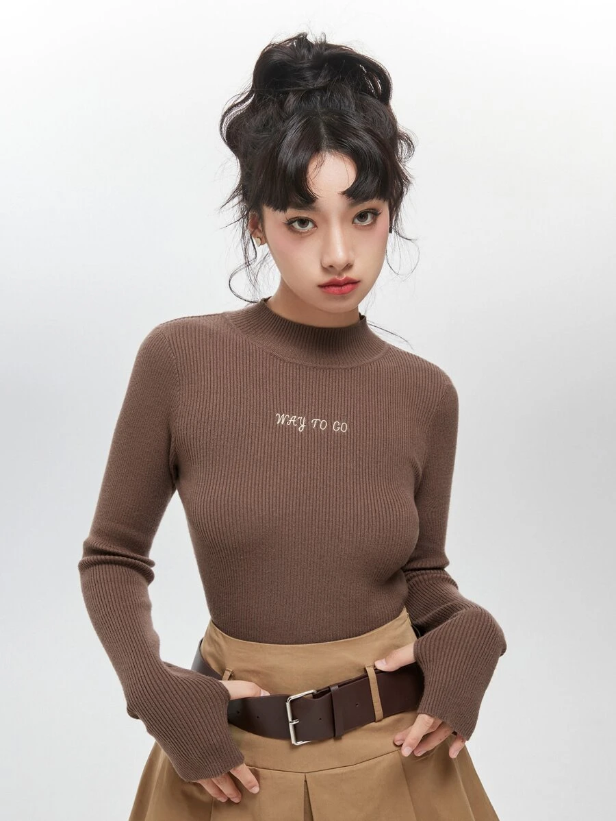 DAZY Áo len cổ tròn thêu khẩu hiệu mùa thu - Cà phê nâu - Xem 1