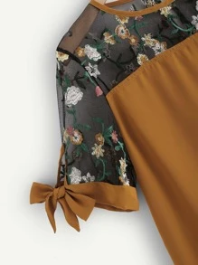 SHEIN LUNE Blusa con diseño de cordón con malla en contraste con bordado floral-grande - Mostaza Amarilla - Ver 3
